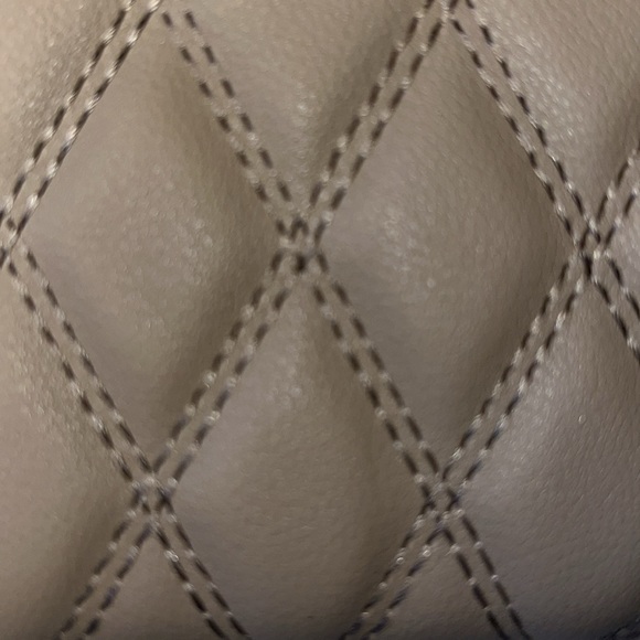 H. Halston NWT Wallet  ID holder coin purse quilted  Taupe  5.5”w x 3.5”h x .75d - Picture 14 of 15